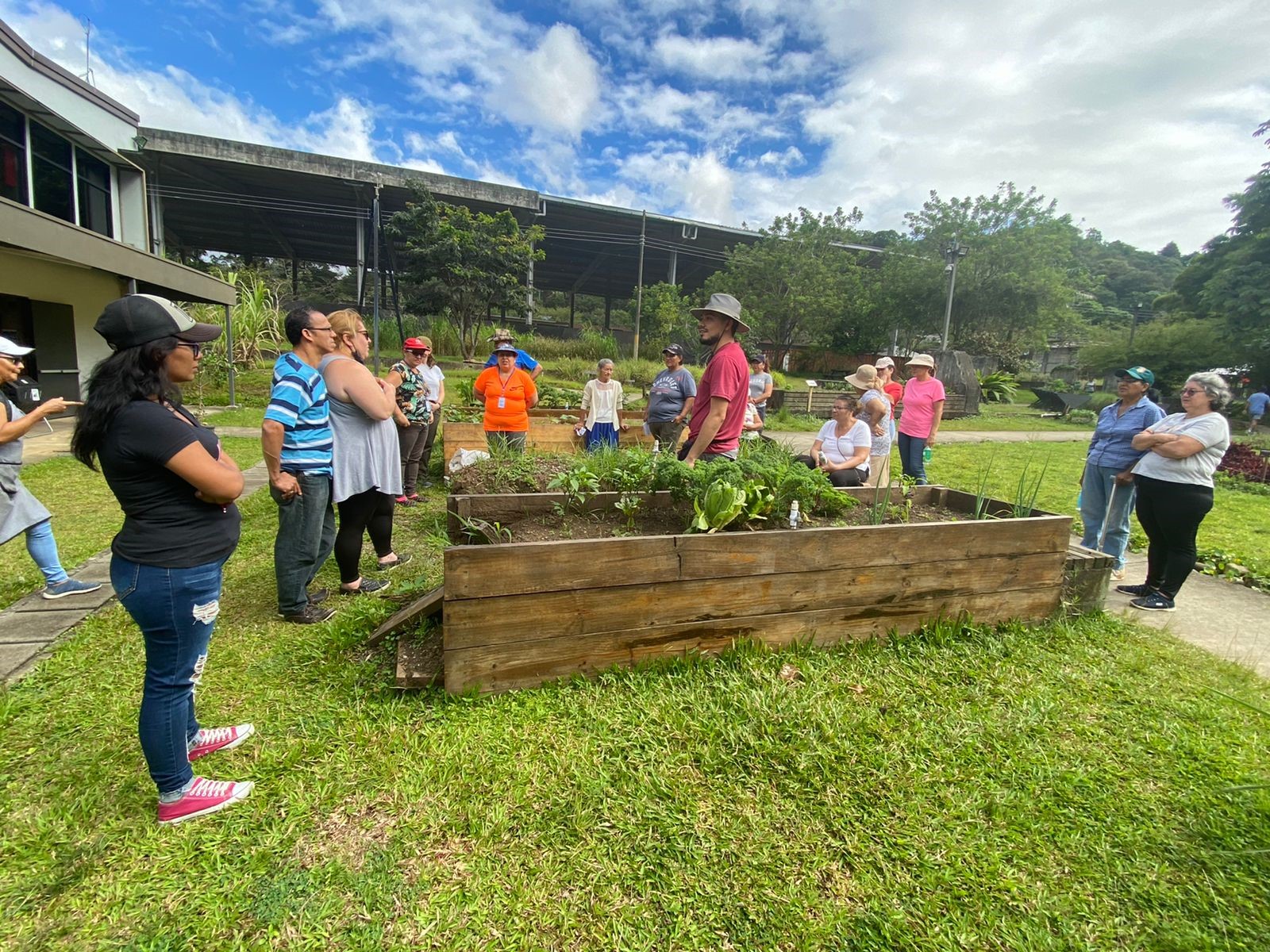 KIBO desarrolla proyecto de patios productivos cuyos primeros resultados se darán en 2023