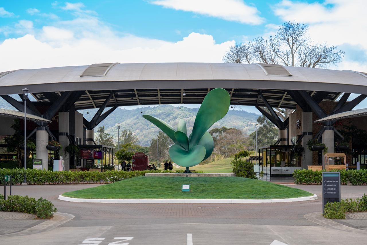 Aleste presenta Germinal, una escultura monumental que simboliza el crecimiento y la transformación del proyecto